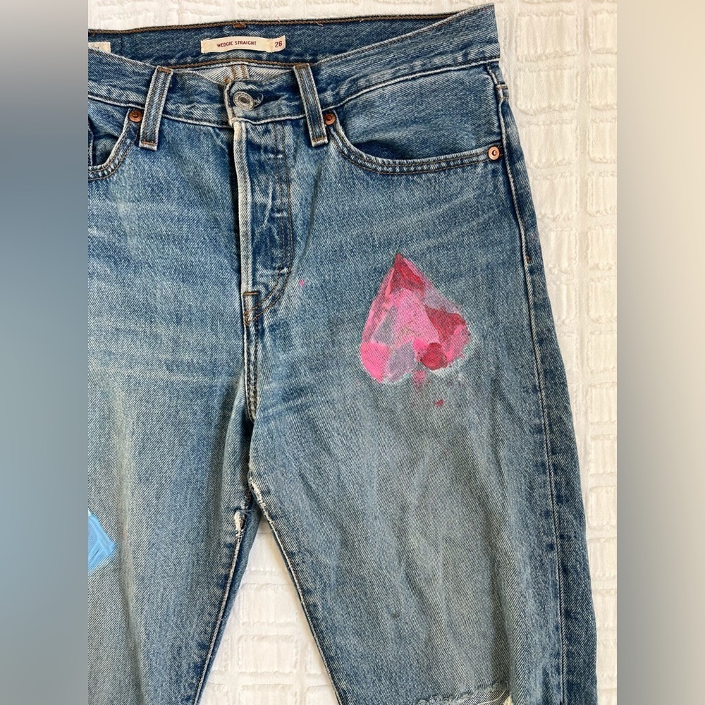 LEVIS Wedgie Straight Premium Denim Jeans Distressed Raw Hem Geometric Art 28